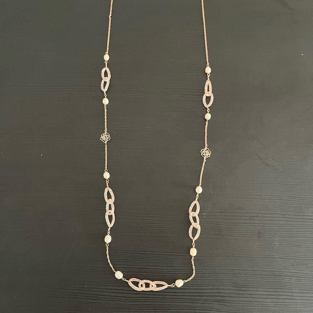 Swarovski Gold and Cream Necklace with Elegant Chain Design EUC.